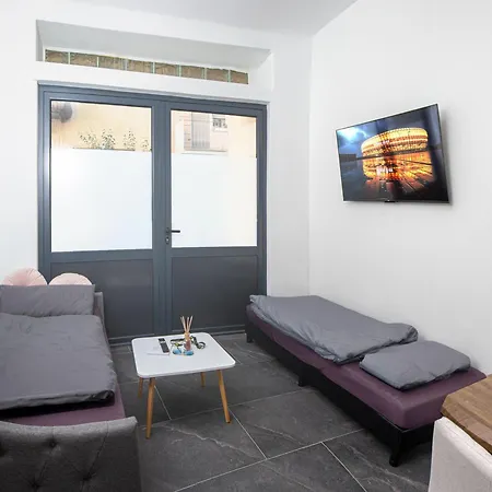 Location, Stylish And Modern Apartment *